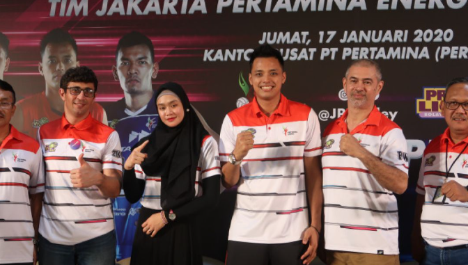 tantangan-pelatih-voli-muda-saat-melatih-tim-senior