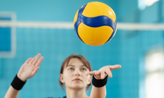 Servis Nanggung dan Pantulan Aneh sebagai Penentu Hoki di Voli